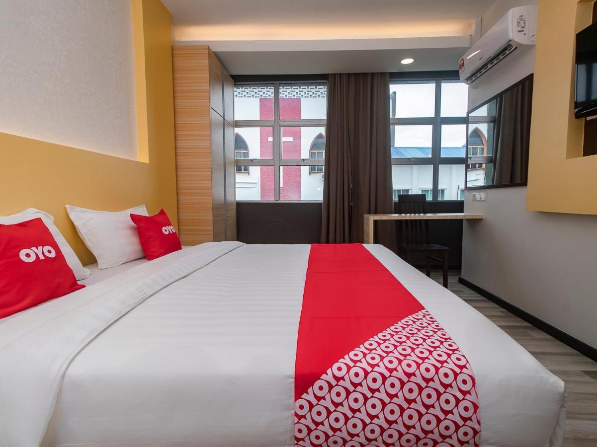 Oyo 90105 Towermas Hotel Сибу Екстериор снимка