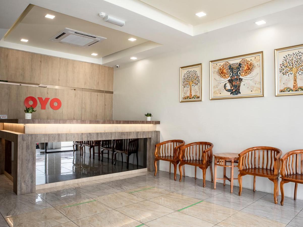 Oyo 90105 Towermas Hotel Сибу Екстериор снимка
