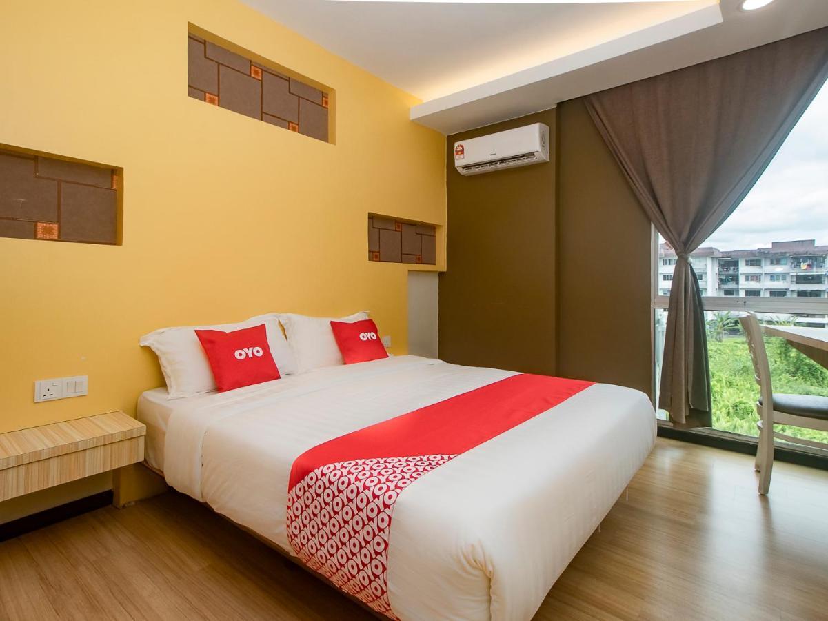 Oyo 90105 Towermas Hotel Сибу Екстериор снимка