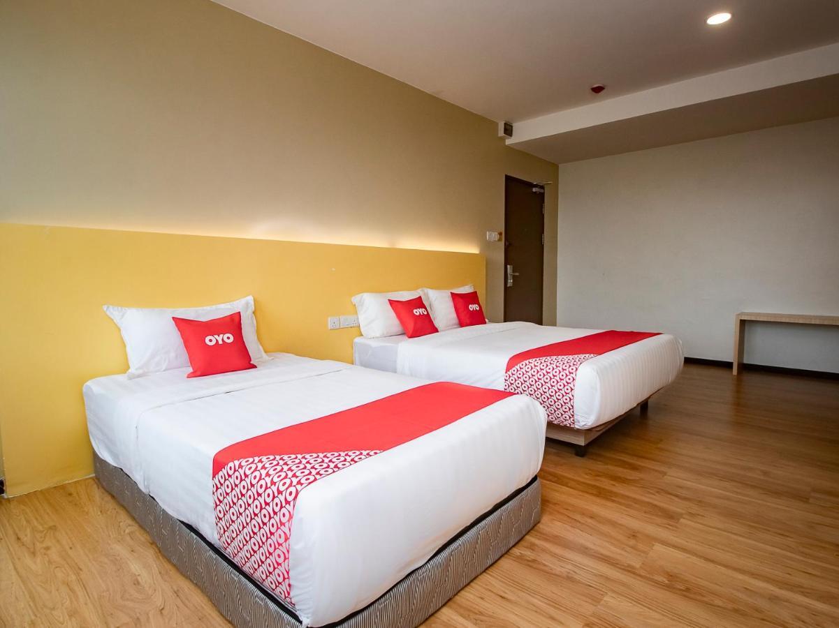 Oyo 90105 Towermas Hotel Сибу Екстериор снимка