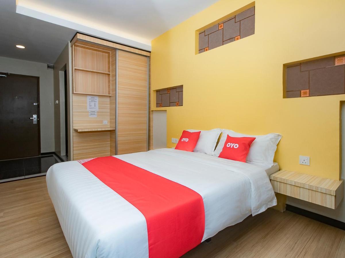 Oyo 90105 Towermas Hotel Сибу Екстериор снимка