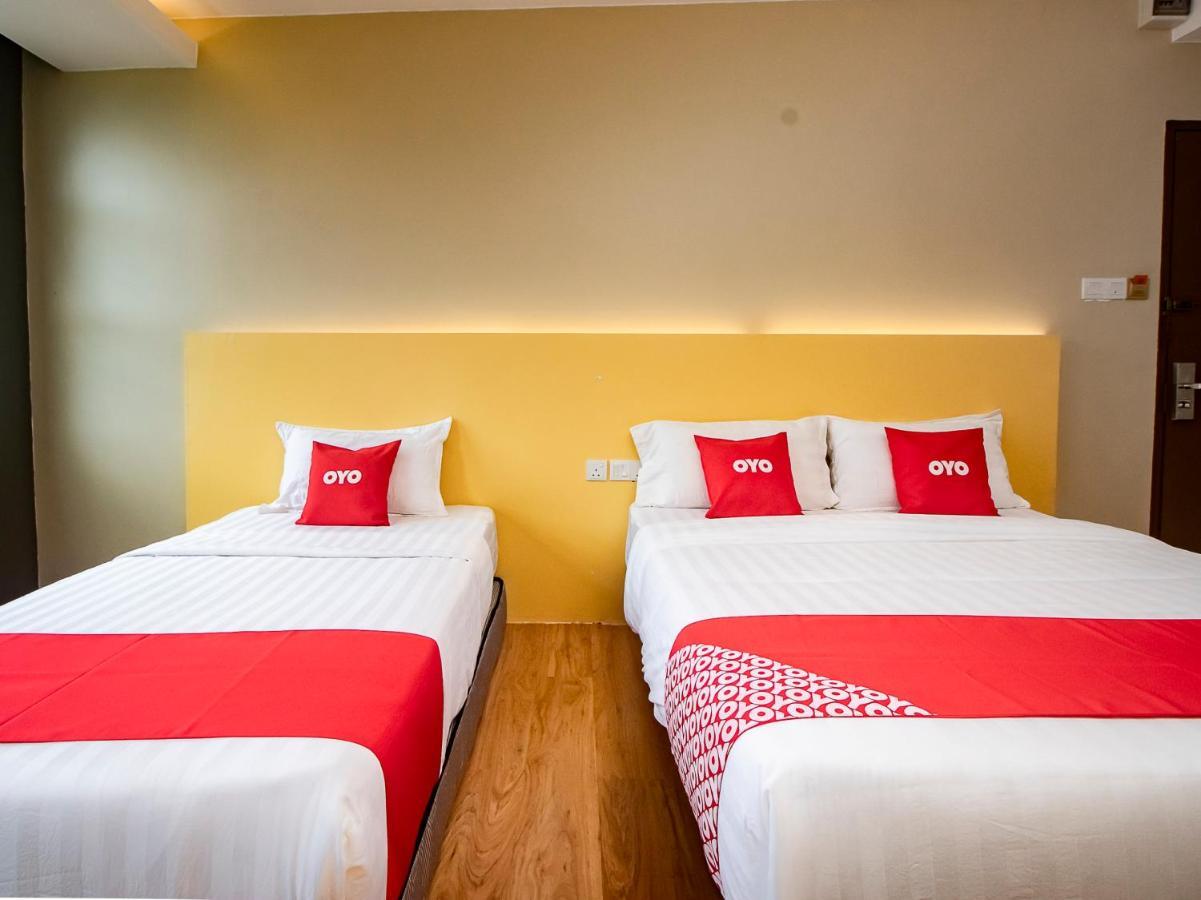 Oyo 90105 Towermas Hotel Сибу Екстериор снимка