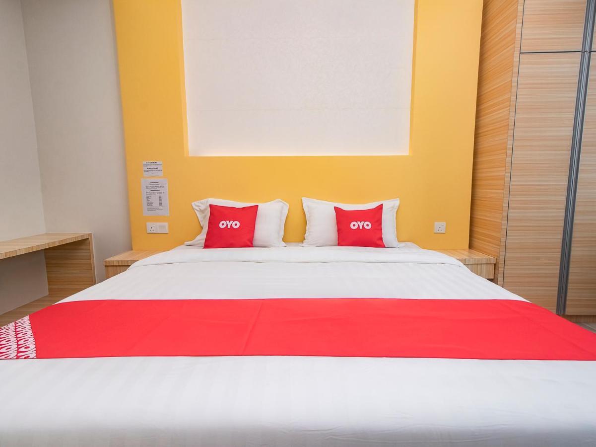 Oyo 90105 Towermas Hotel Сибу Екстериор снимка