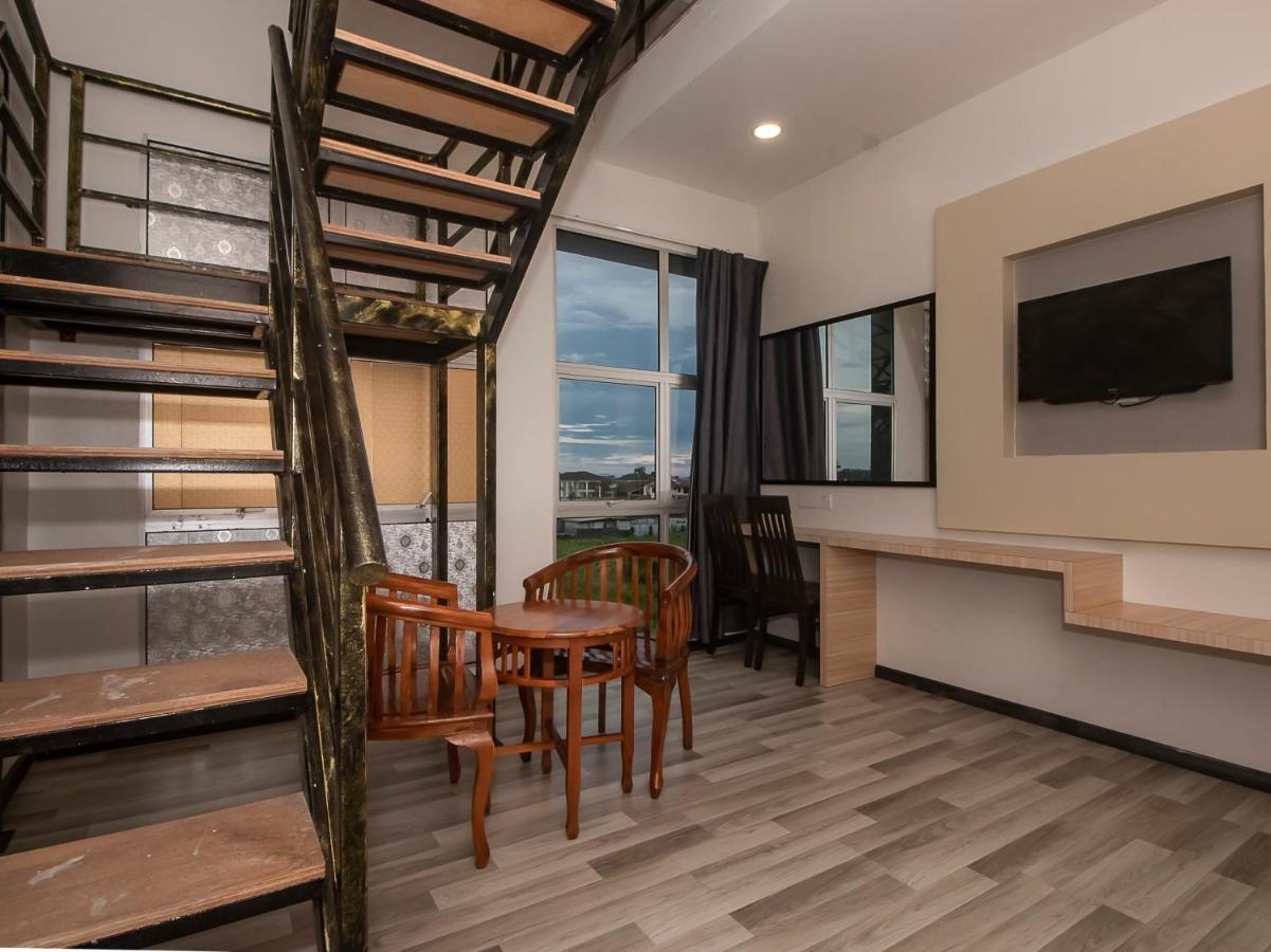 Oyo 90105 Towermas Hotel Сибу Екстериор снимка