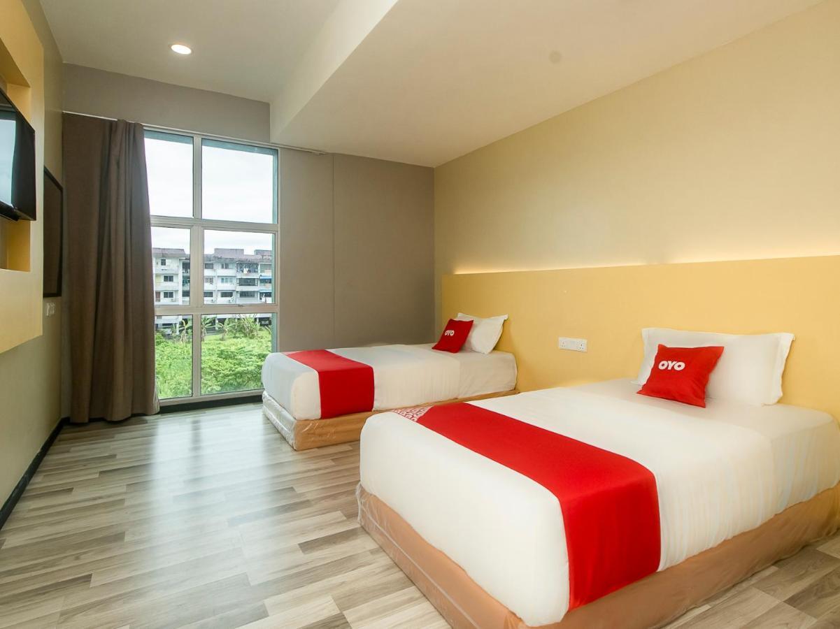 Oyo 90105 Towermas Hotel Сибу Екстериор снимка
