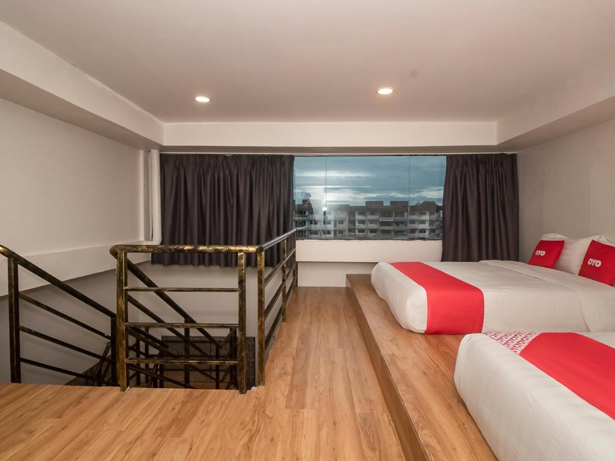 Oyo 90105 Towermas Hotel Сибу Екстериор снимка