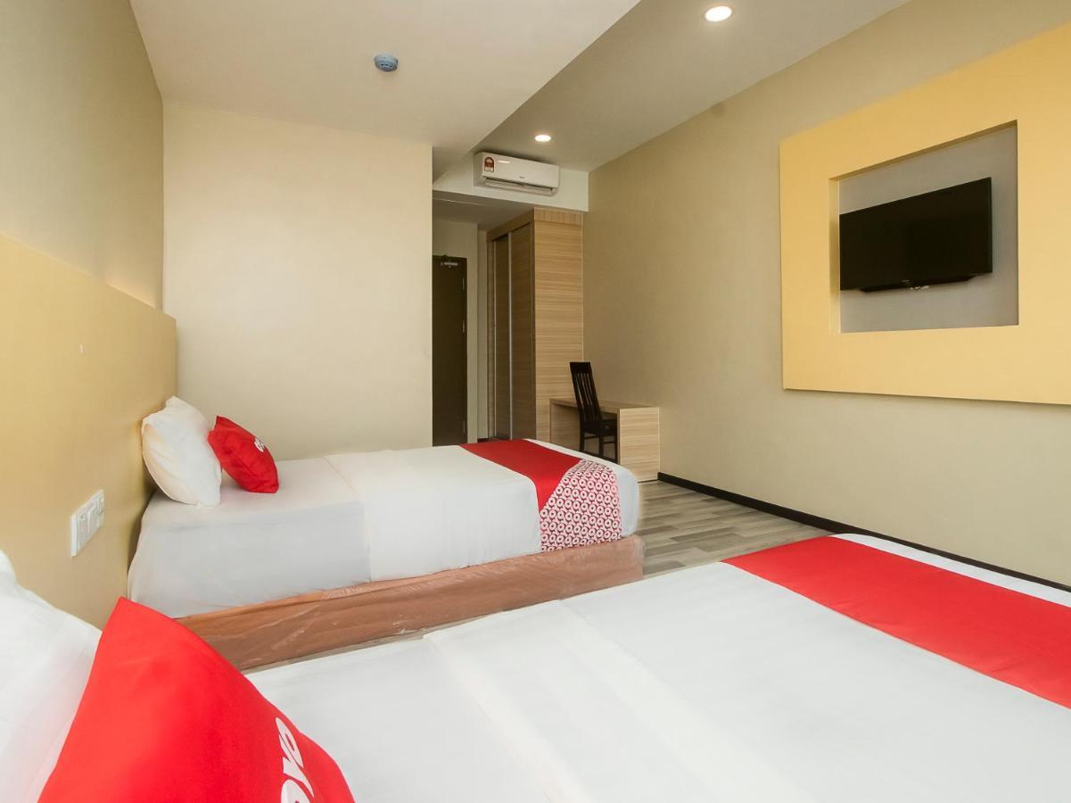 Oyo 90105 Towermas Hotel Сибу Екстериор снимка